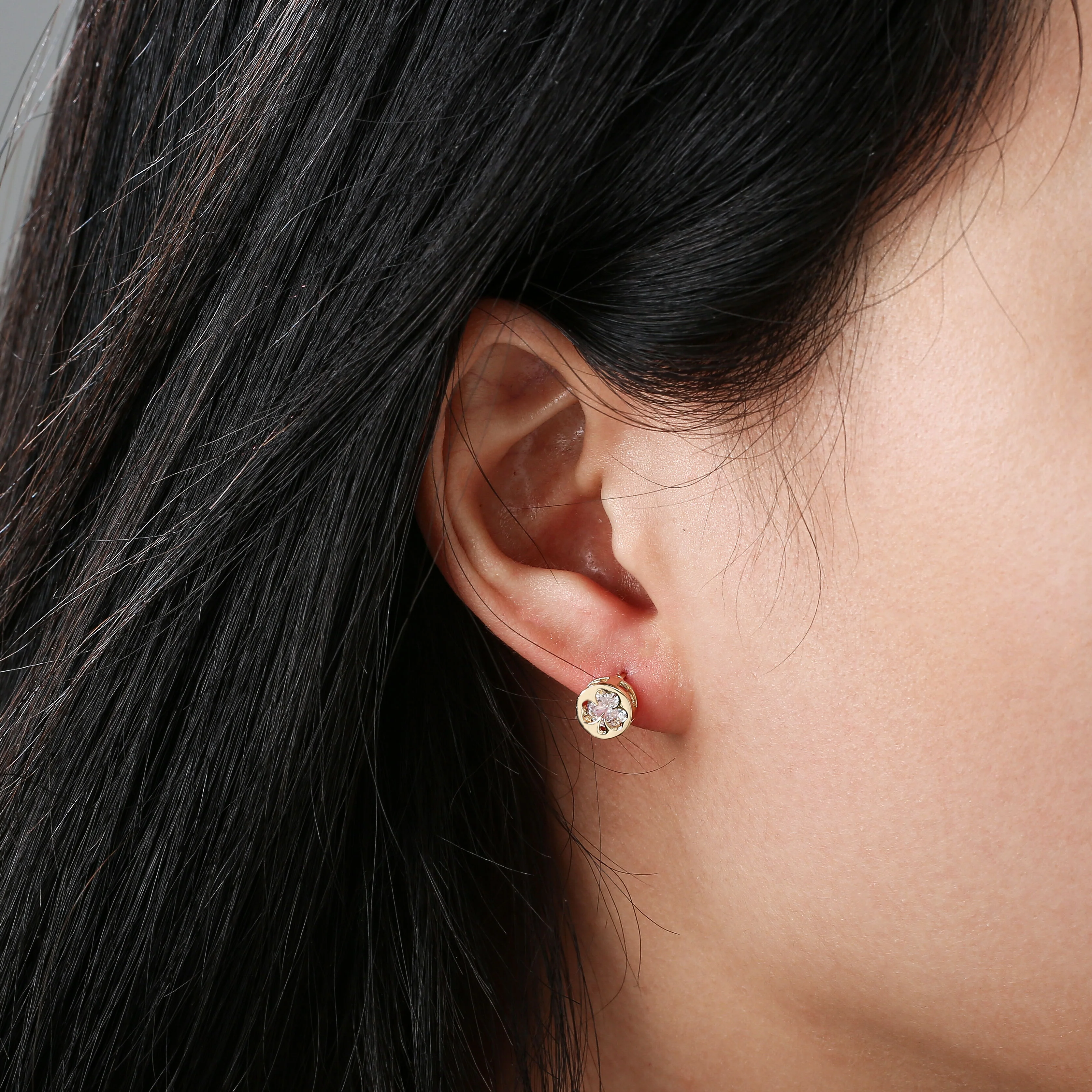 Grá Collection Gold Plated Cubic Zirconia Clover Design In Circle Earrings